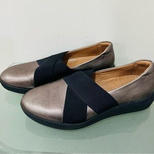Clarks Women's Tawnia Band Slip on - Pebble‎ Leather, Women Size 8,5 M NWOT